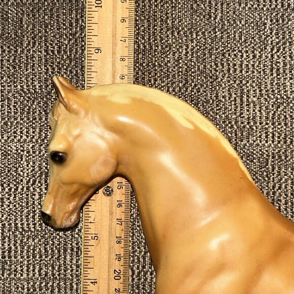 Breyer Traditional Vintage Family Arabian Stallion Palomino - Picture 5 of 15